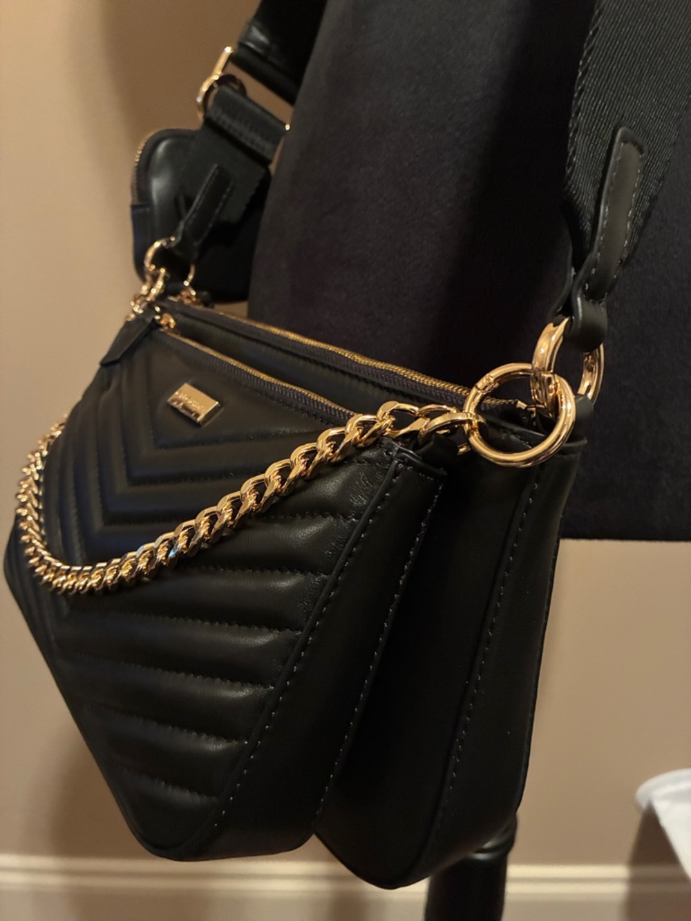 Crossbody Multi-Set Handbag - Picture 8 of 9